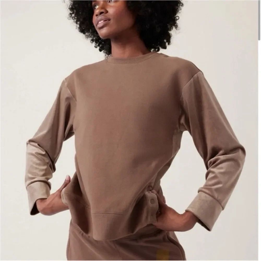 NWT Athleta Retroplush Velvet Crewneck Sweatshirt Brown in Size XS